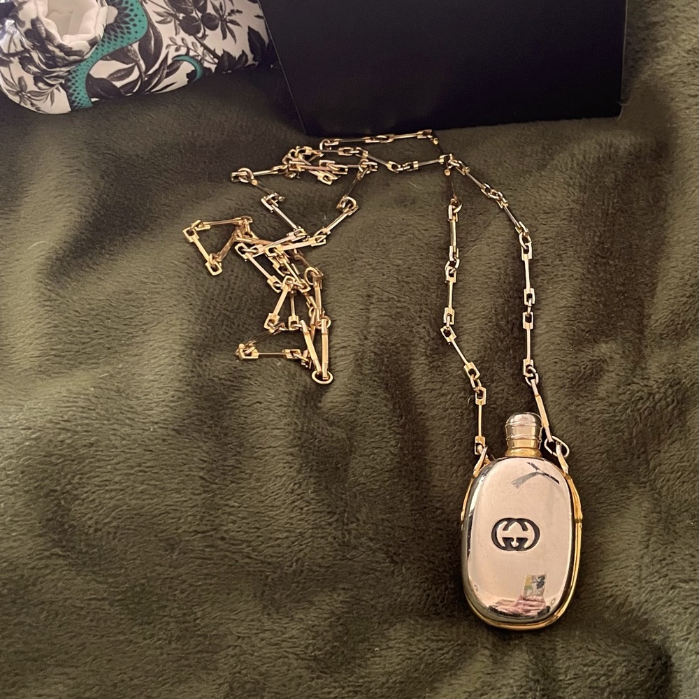 GUCCI Vintage golden perfume bottle necklace with logo mark on top 💛🤍🖤